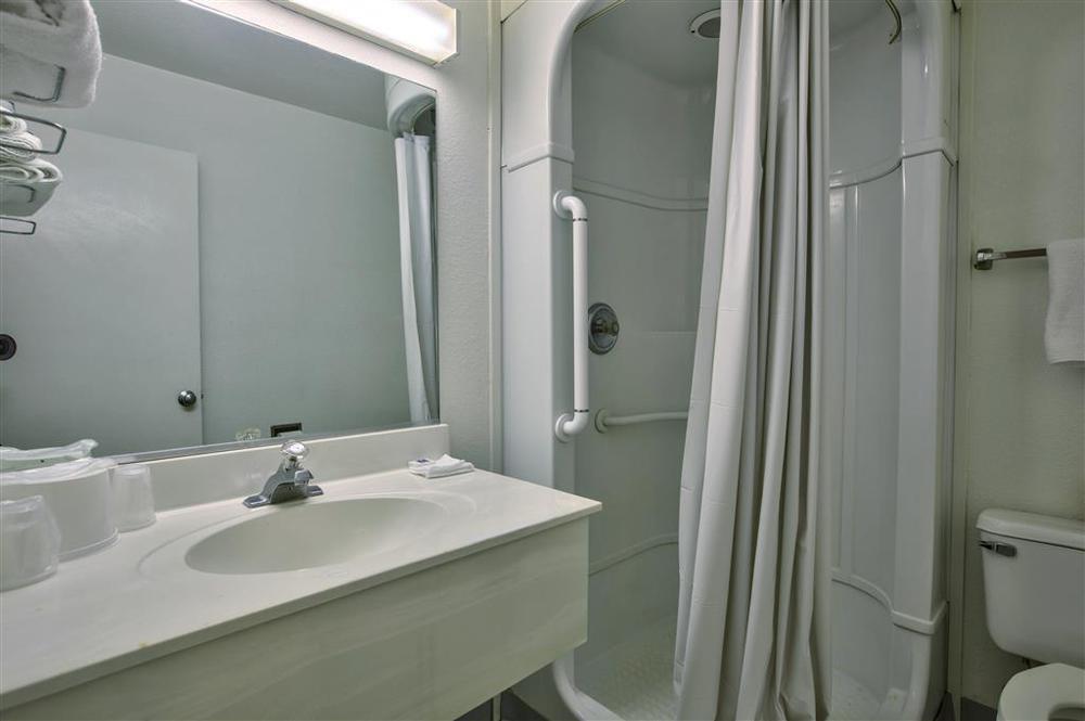 Luxury Inn Albany Room photo